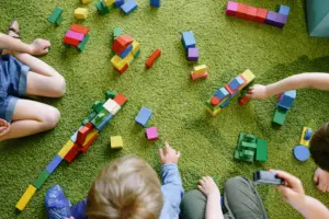 Cumuler les aides CAF pour la crèche et une agence de garde d'enfants, c'est possible !